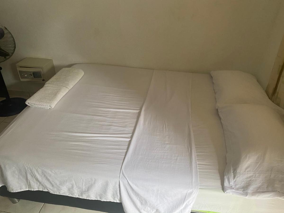 Palomino Hostel Екстер'єр фото