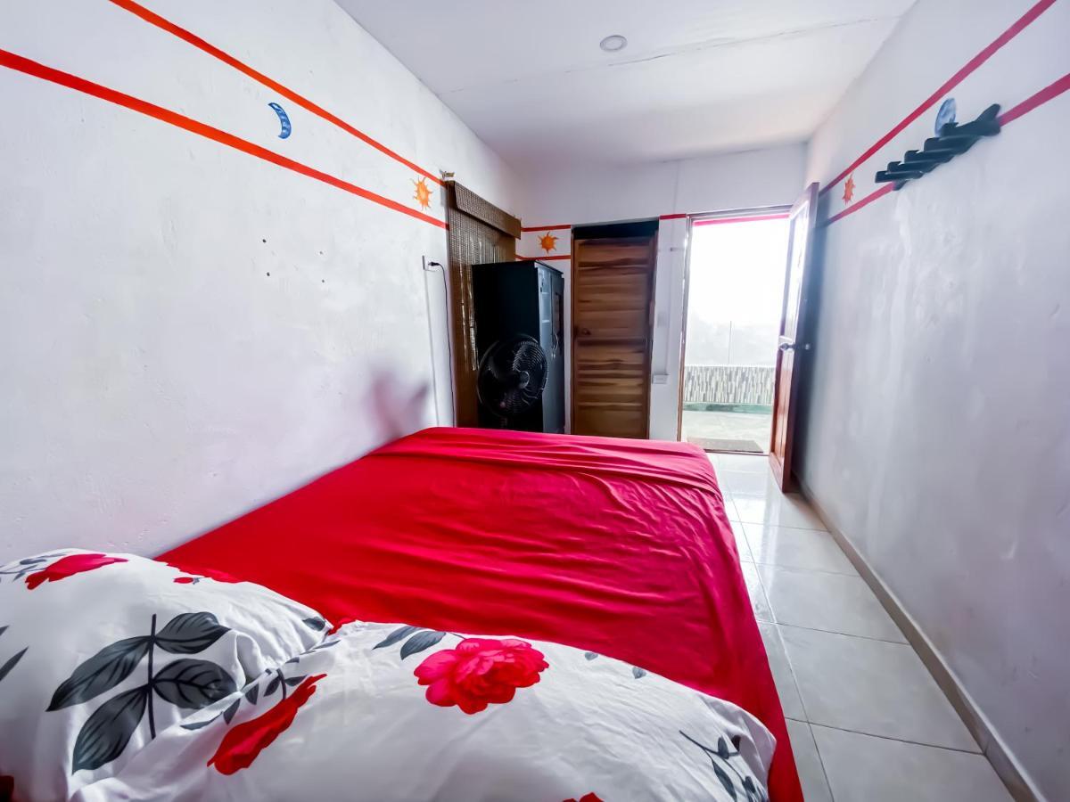 Palomino Hostel Екстер'єр фото